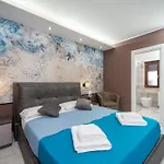 Golden House & 4*