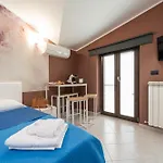 Golden House & 4*