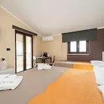 Golden House & Bed & Breakfast