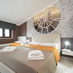 Golden House & Couette-café 4*