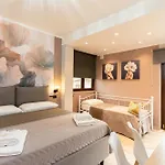 Golden House & Bed and breakfast