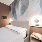 Bed & Breakfast Golden House & 4*