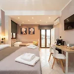 Golden House & 4*