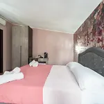 Golden House & Couette-café 4*