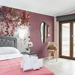 Golden House & Bed & Breakfast 4*