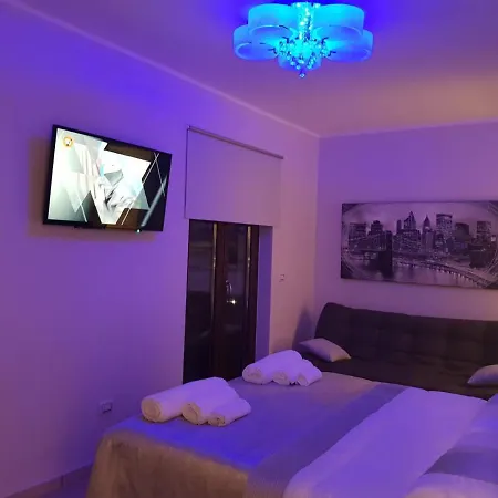 Bed & Breakfast Golden House & *