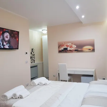 Bed & Breakfast Golden House &