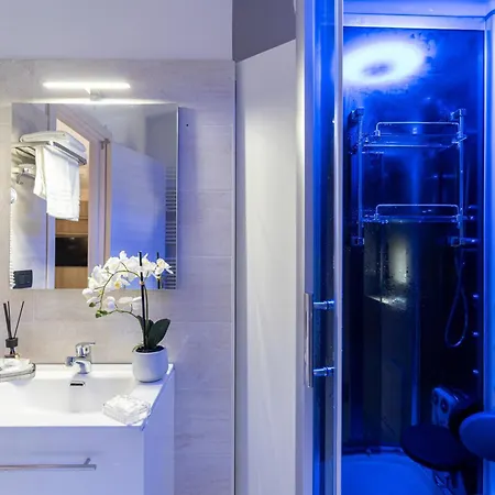 Golden House & 4* Rose