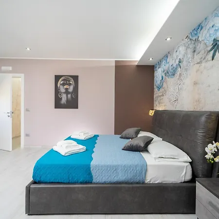 B&B Golden House & Rose