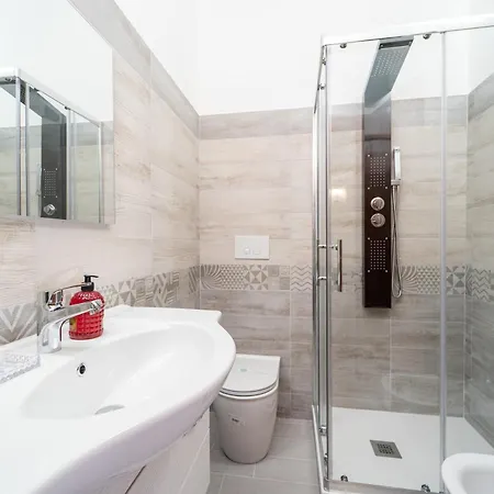 Golden House & B&B Rose