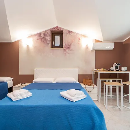 Golden House & 4* Rose