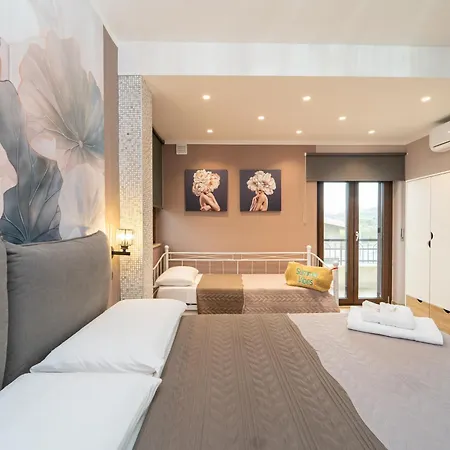 Golden House & B&B Rose