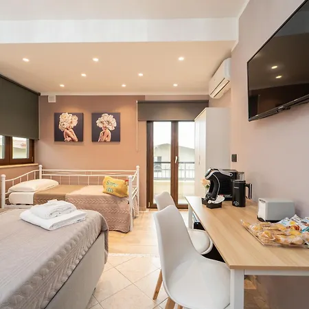 Golden House & 4*