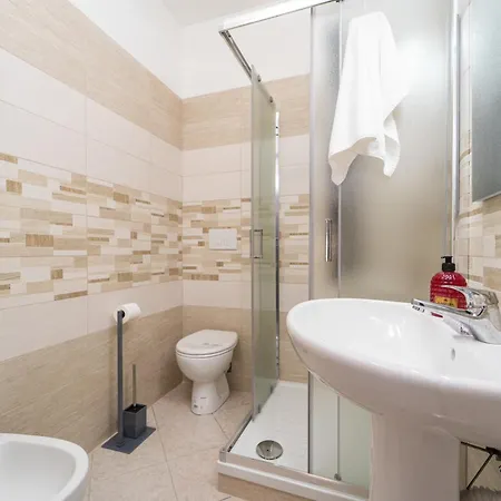 Golden House & B&B Rose