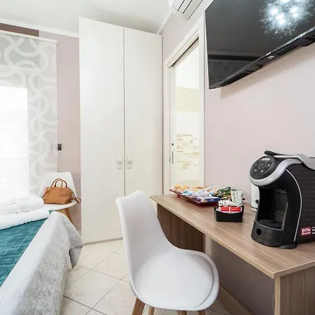 Golden House & 4* Rose