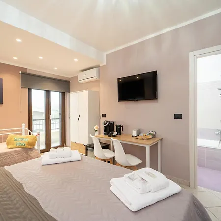 Golden House & B&B Rose