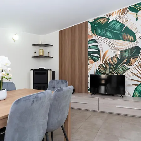 Golden House & 4* Rose