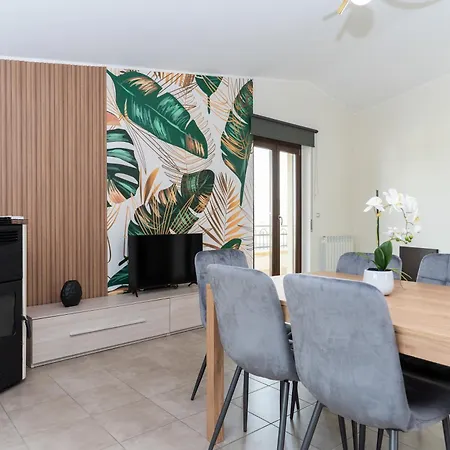 Golden House & 4* Rose