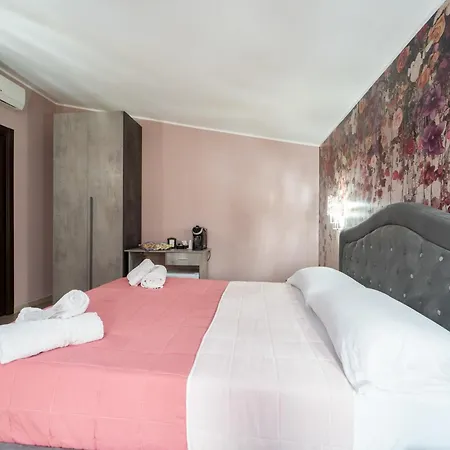 Golden House & Nocleg ze śniadaniem 4*