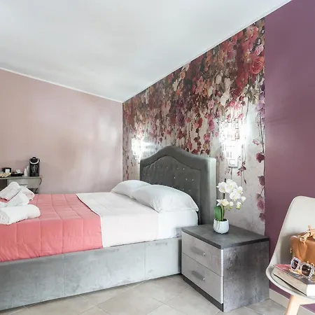 B&B Golden House & Rose