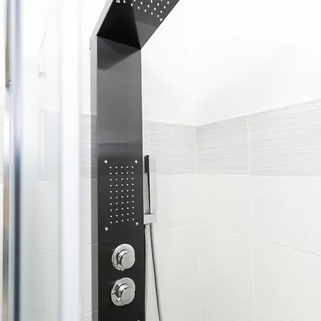 B&B Golden House & 4*