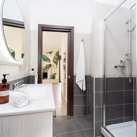 B&B Golden House & Rose