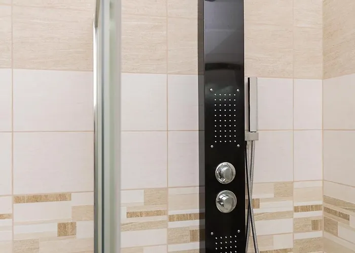 Golden House & 4* Rose