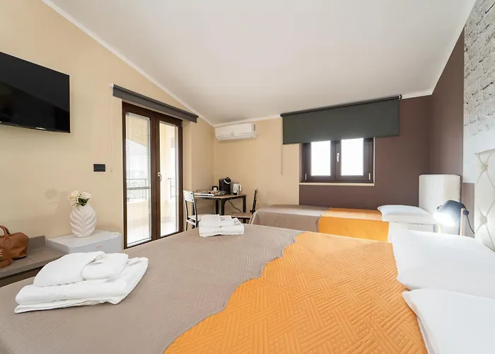 Golden House & לינה וארוחת בוקר