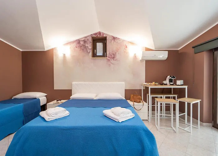 Golden House & 4* Rose