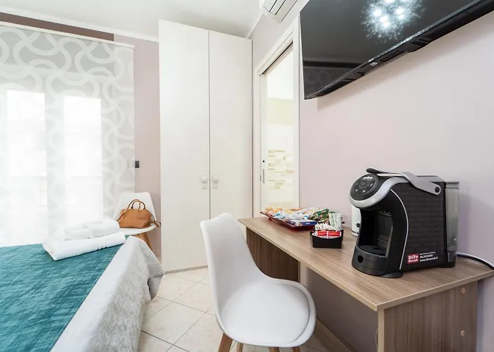 Golden House & 4* Rose