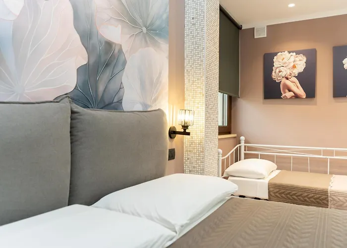 Golden House & לינה וארוחת בוקר 4*