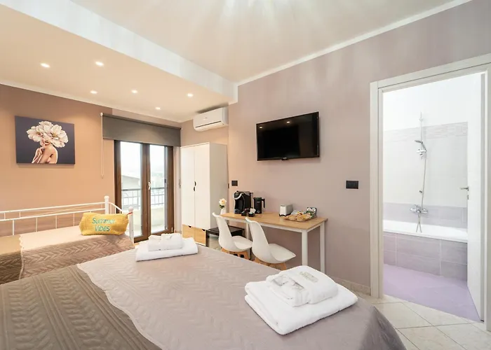 Golden House & לינה וארוחת בוקר Rose