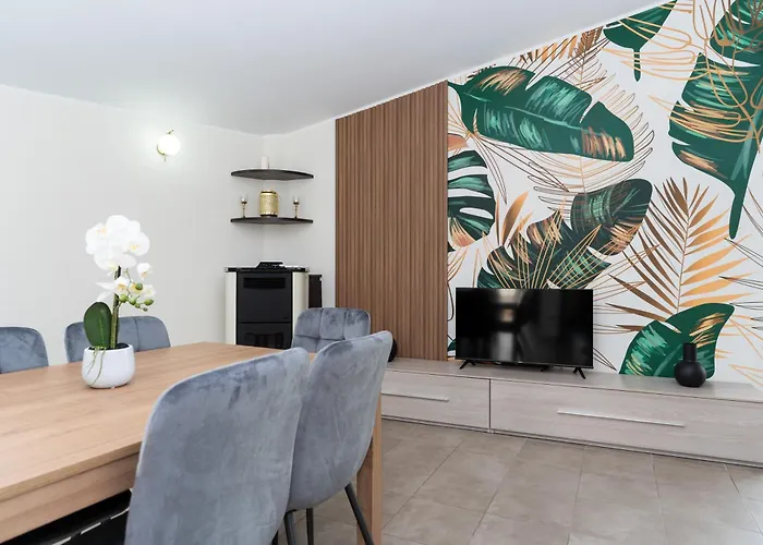 Golden House & 4* Rose