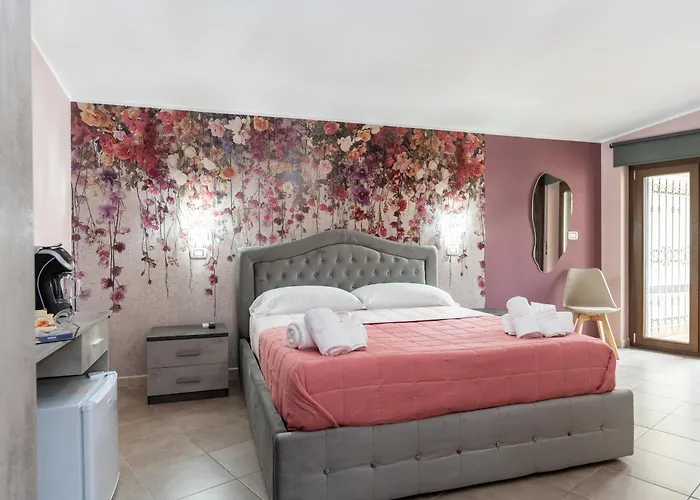 Golden House & 4* Rose