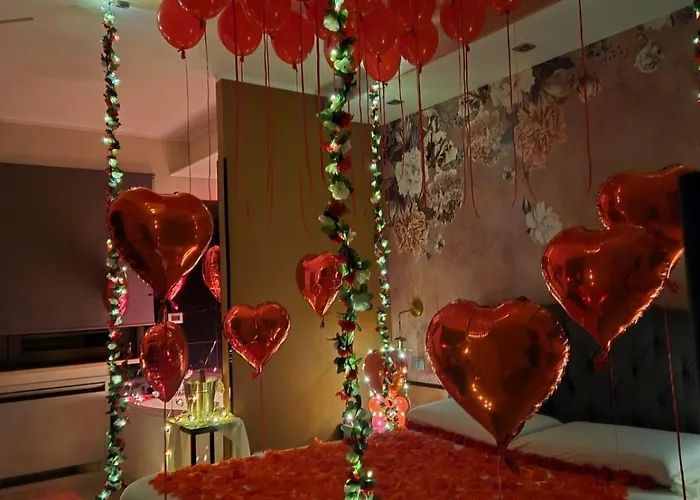 Golden House & 4* Rose