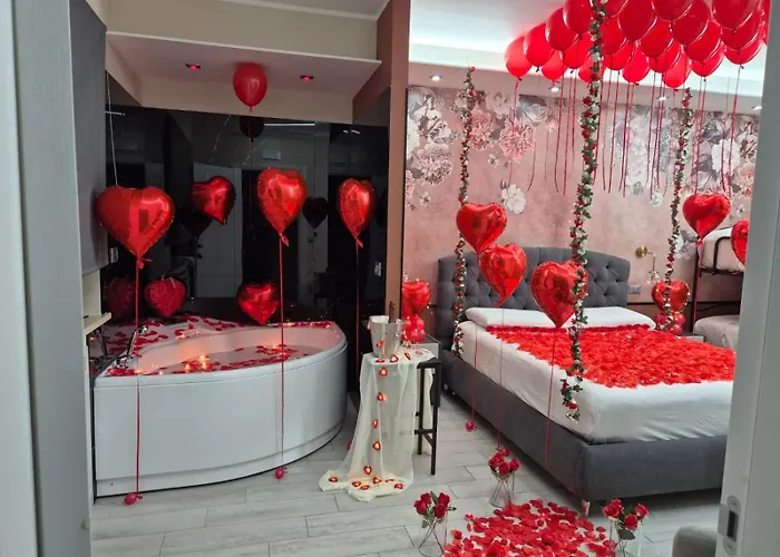 Golden House & 4* Rose